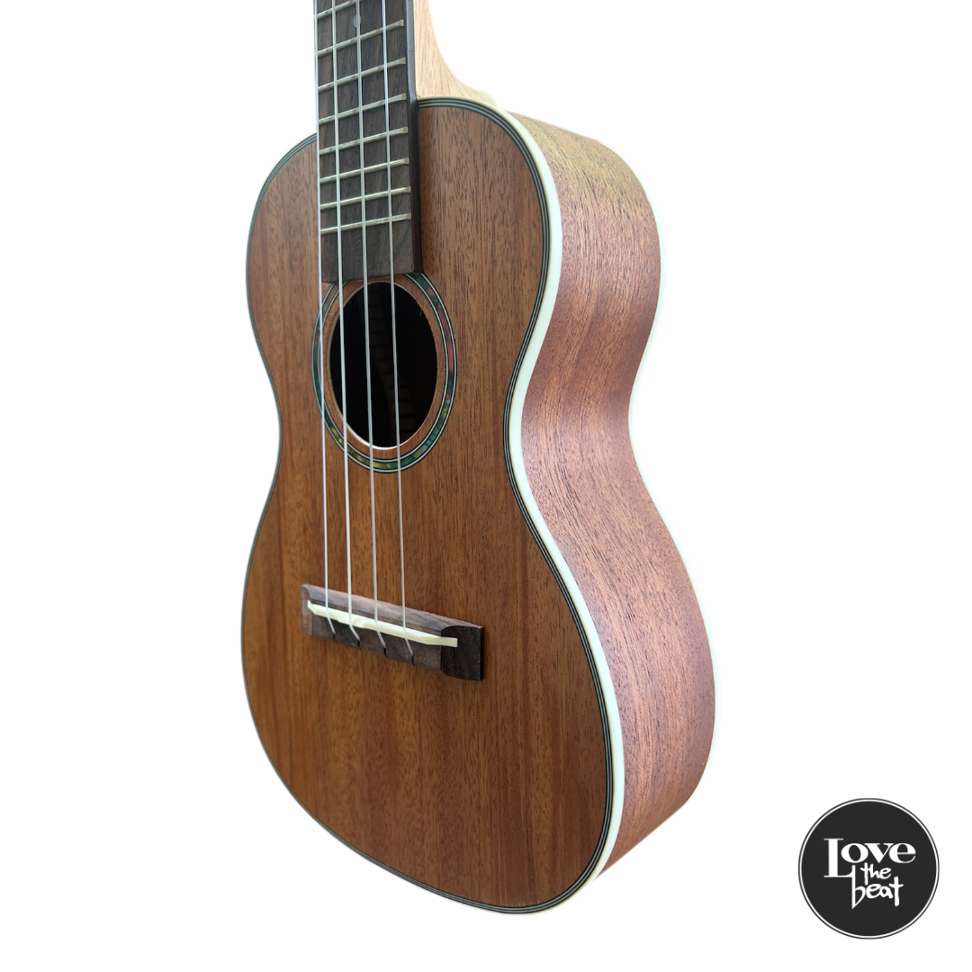 Accacia - Ukelele Concierto Cedro 23" con Funda